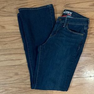 Denizen Levi’s Modern Bootcut Jeans. Size Misses 4 Short.